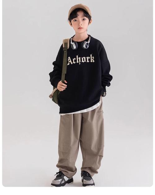 秋季套头外套怎么搭配衣服好看图片