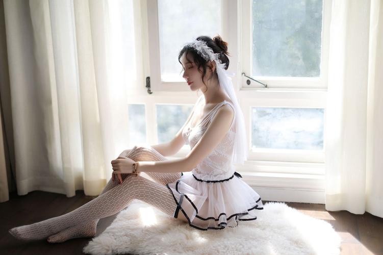 婚纱里面穿什么内衣