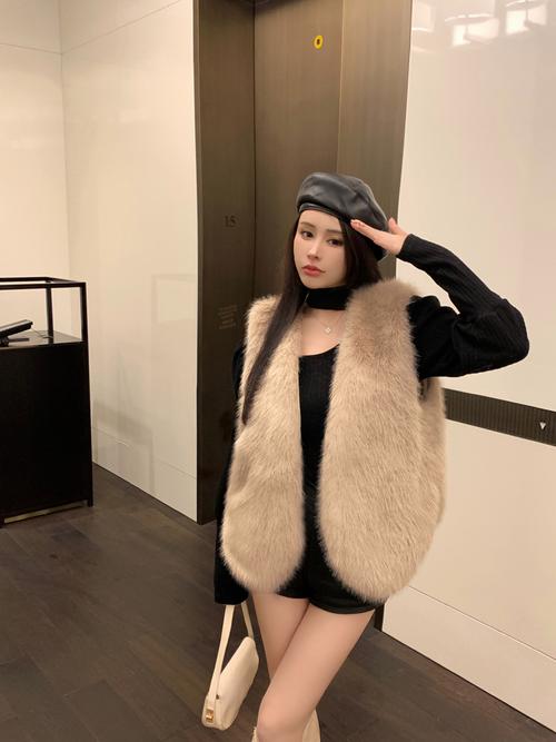 皮草背心马甲怎么搭配