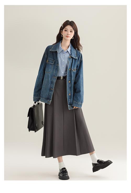 女仔外套怎么搭配衣服