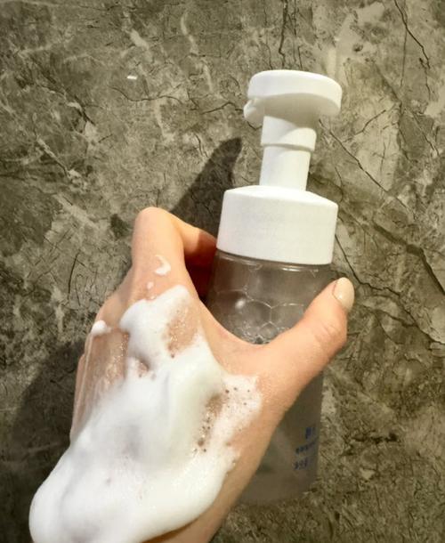 洗面奶怎么样才可以搓出来泡泡