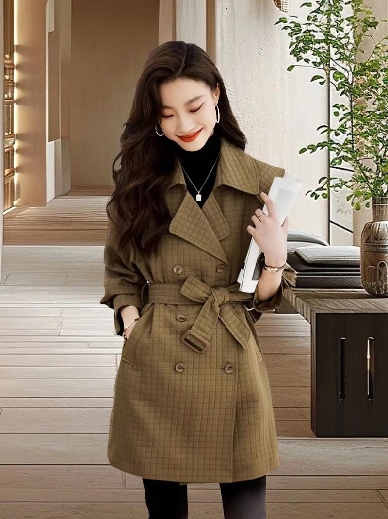 女小款风衣怎么搭配图片