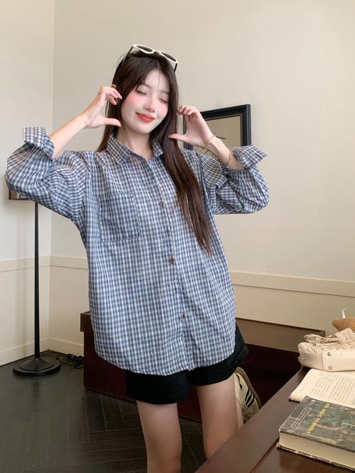 女士格子衬衫怎么搭配