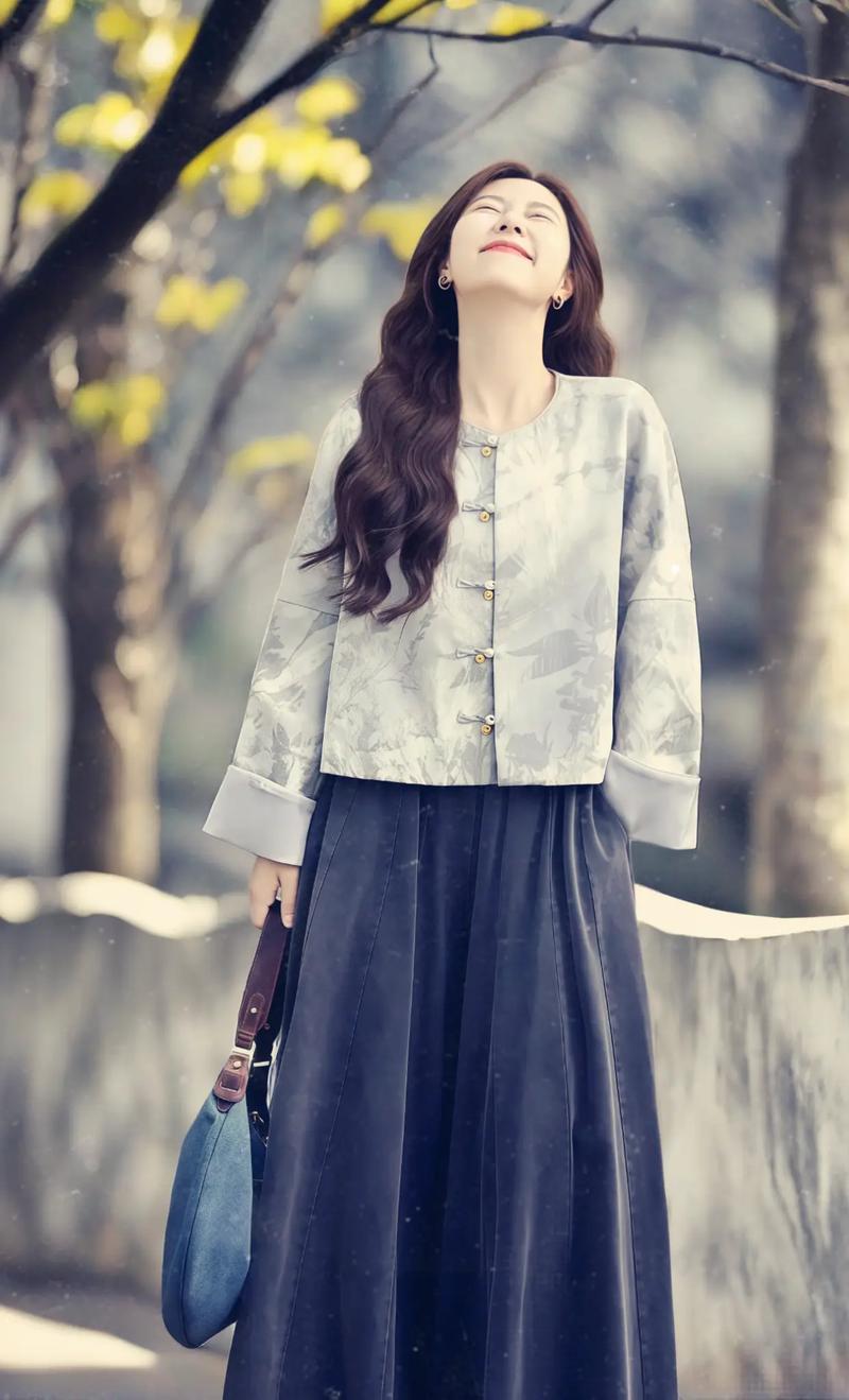女士穿的秋天外套怎么搭配衣服图片大全
