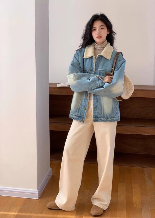 女牛仔夹克怎么搭配好看