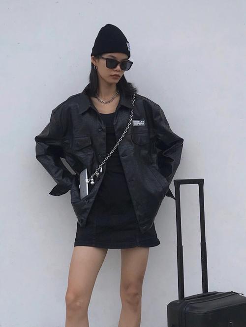女款黑色夹克怎么搭配图片