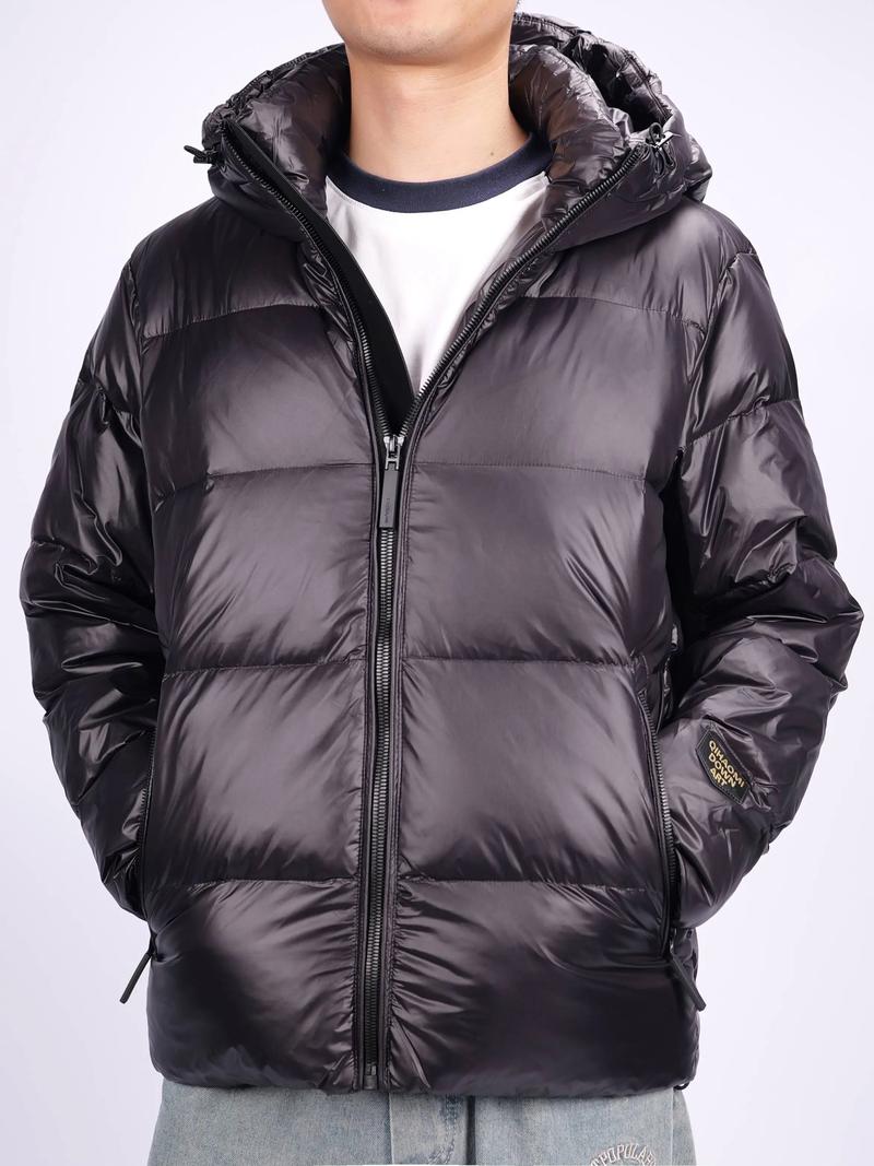 什么颜色的羽绒服好看