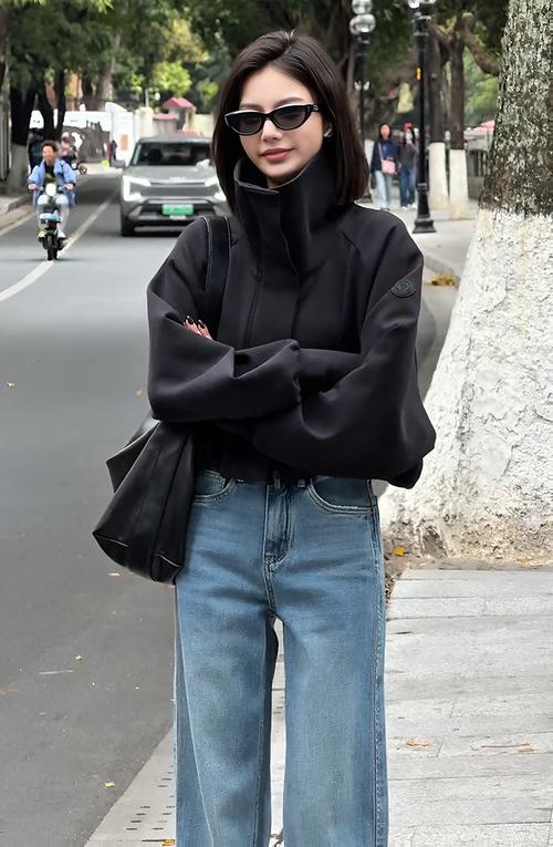 女款黑色夹克怎么搭配什么裤子好看吗