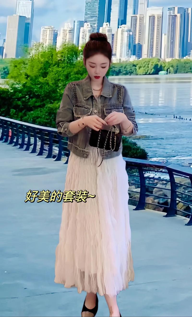 牛仔白裙怎么搭配什么外套好看吗