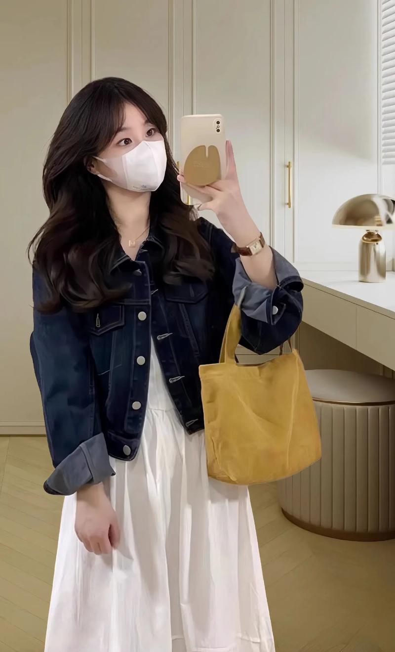 牛仔白裙怎么搭配什么外套好看