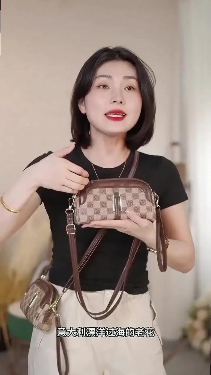 能夸的手拿包怎么搭配