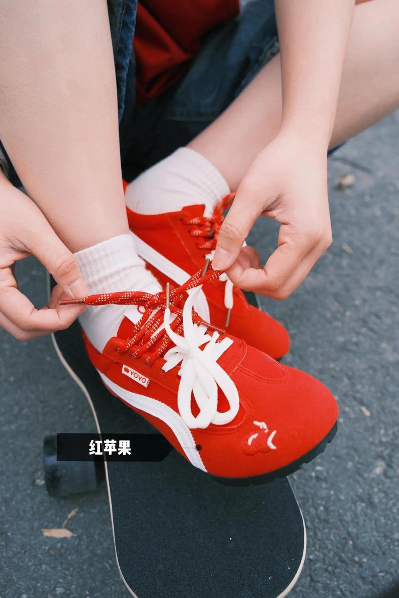 红色鞋子配什么颜色好看