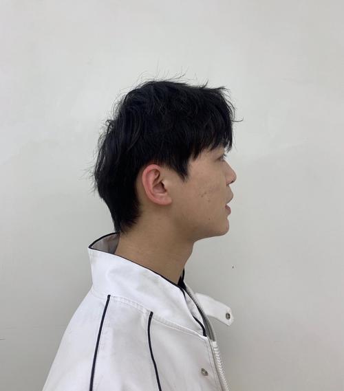 男生头扁适合什么发型