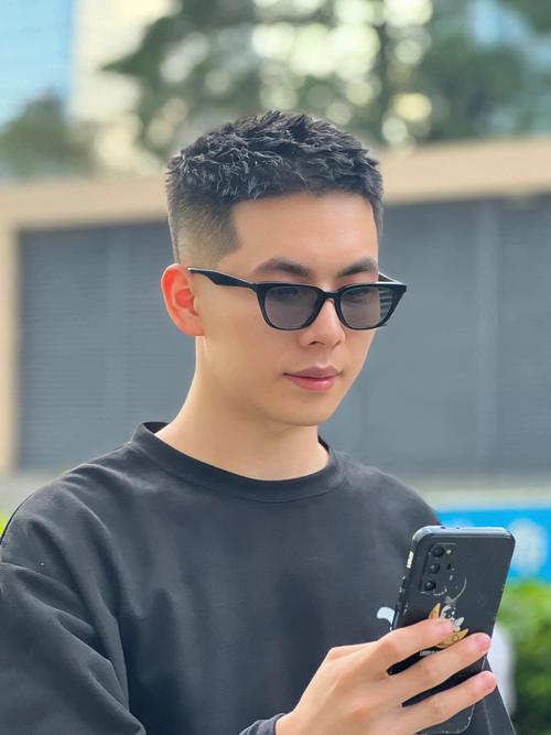 男生头扁适合什么发型