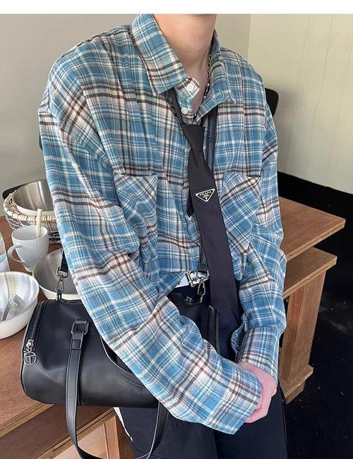男士红格子衬衫怎么搭配什么外套