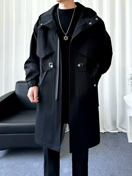 男士带帽子的黑风衣怎么搭配衣服好看图片