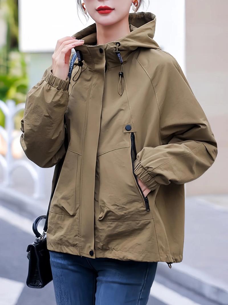 男士带帽子的黑风衣怎么搭配衣服好看吗