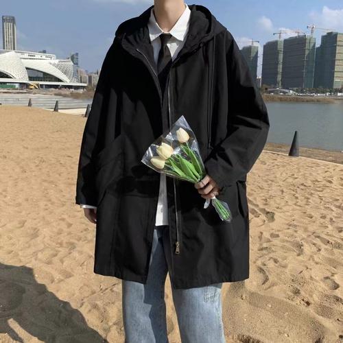 男士带帽子的黑风衣怎么搭配