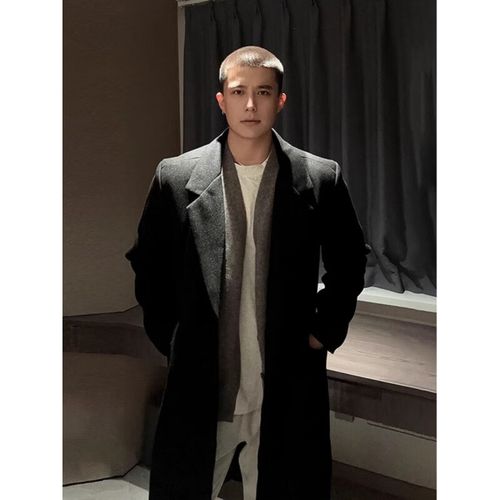 男生黑色带毛的衣服怎么搭配图片