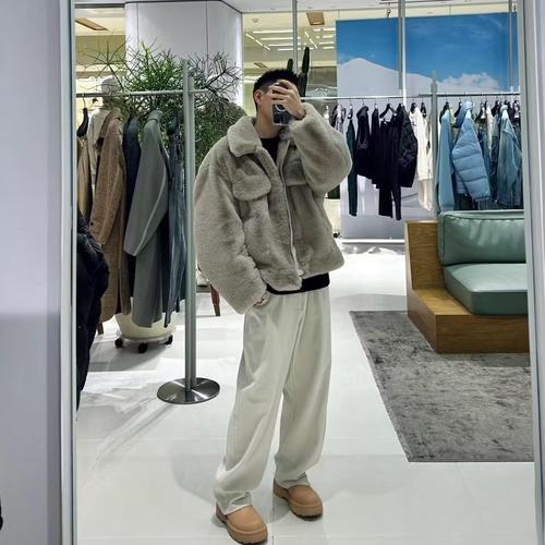 男生冬天带毛的衣服怎么搭配图片