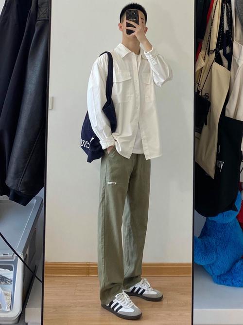 男生白衬衣怎么搭配图片