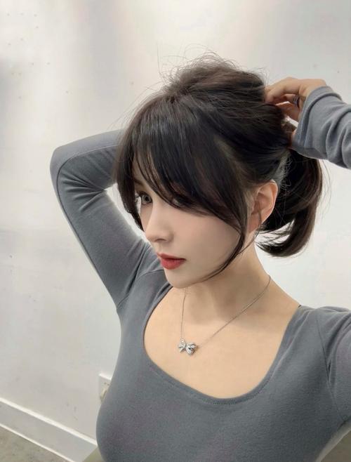 圆脸女孩适合什么刘海