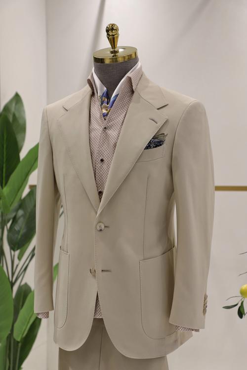 米色西服怎么搭配图片男