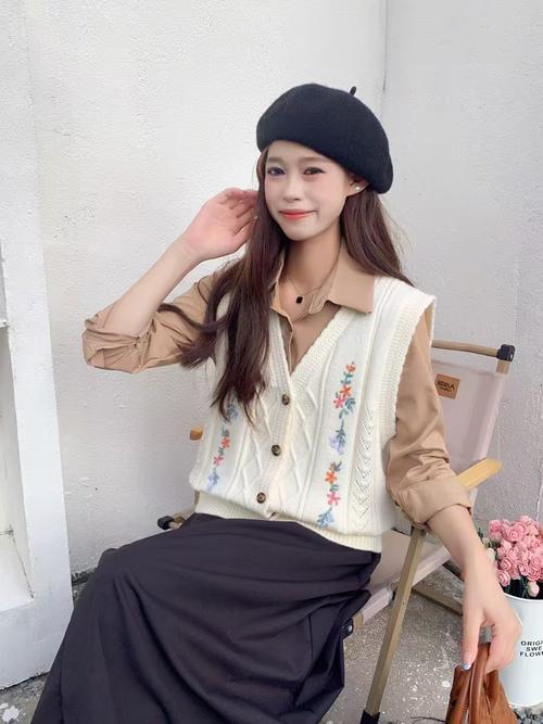 马甲怎么搭配衣服好看图片女生