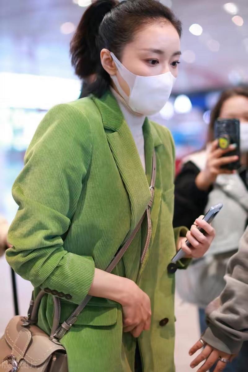 绿色的西装怎么搭配图片欣赏