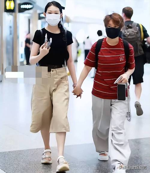 镂空短袖怎么搭配下身