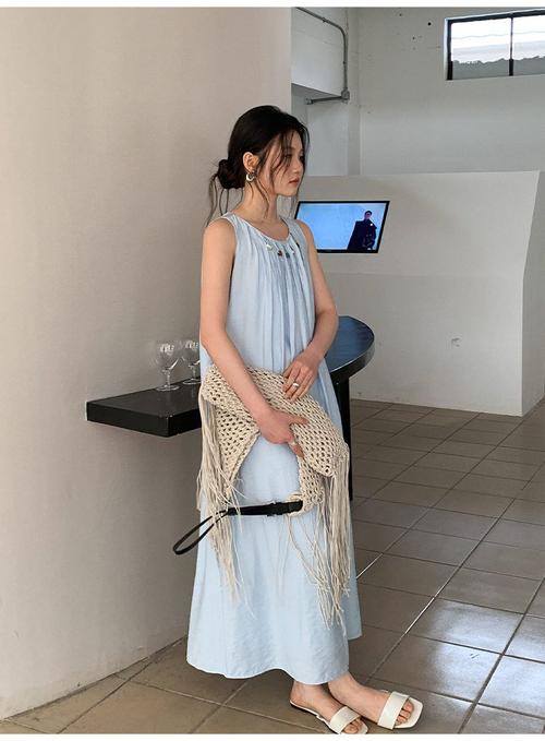 宽松无袖长裙怎么搭配外套