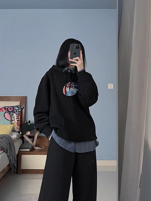 宽大卫衣个性怎么搭配