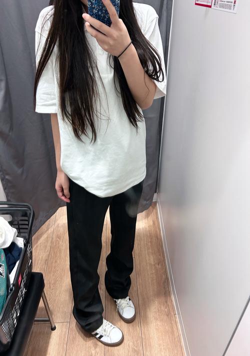 基础黑裤子怎么搭配