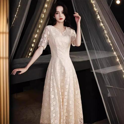 去参加婚礼穿什么衣服