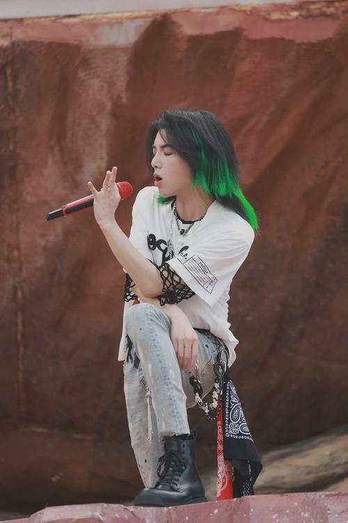 华晨宇的发型叫什么