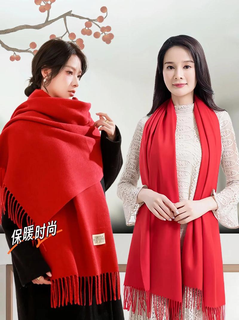 红色披肩围巾怎么搭配衣服