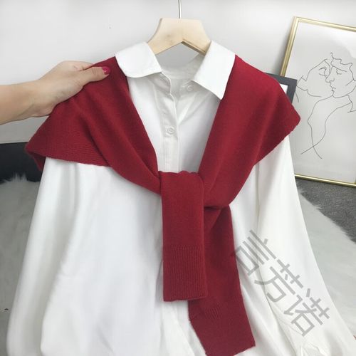 红色披肩围巾怎么搭配