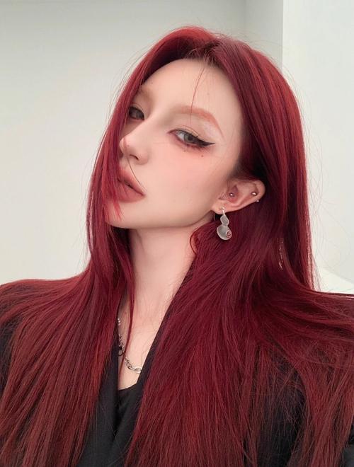 红色发型怎么搭配衣服好看图片大全