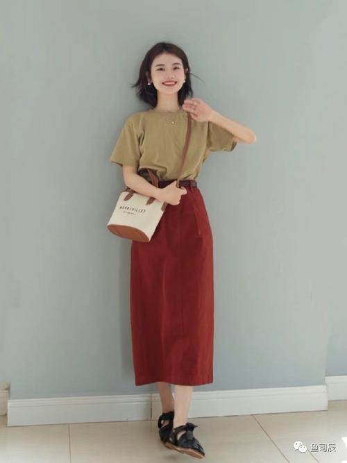 红色的平底鞋怎么搭配衣服