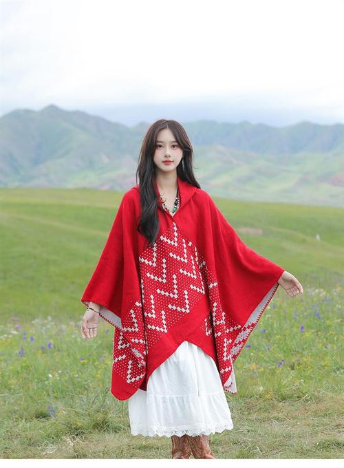 红披肩怎么搭配衣服图片