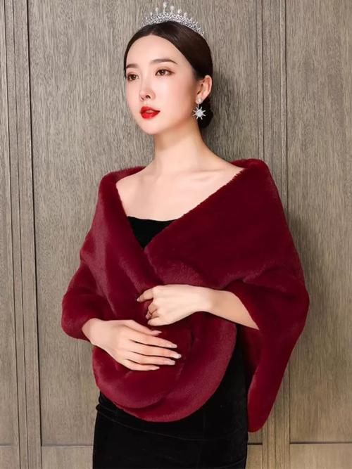 红披肩怎么搭配衣服图片
