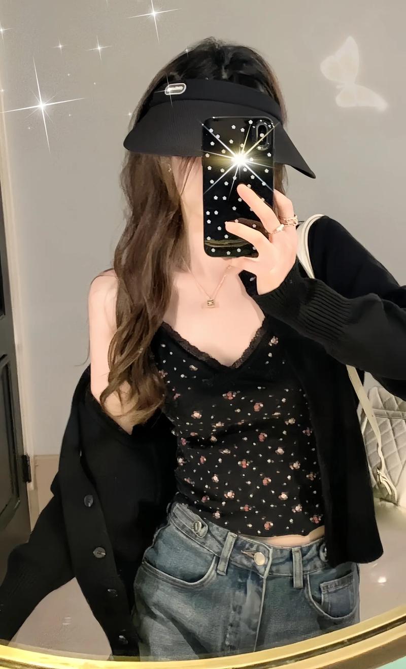 黑色针织吊带怎么搭配