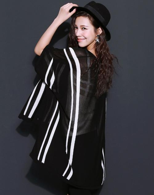 黑色长披肩怎么搭配衣服图片
