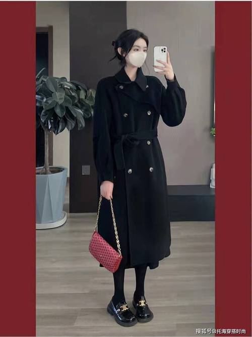 黑大衣怎么搭配什么裙子好看图片大全