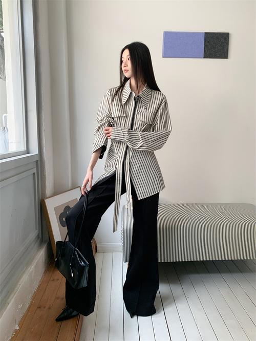 黑白条长衬衫怎么搭配