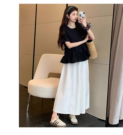 荷叶短袖怎么搭配衣服
