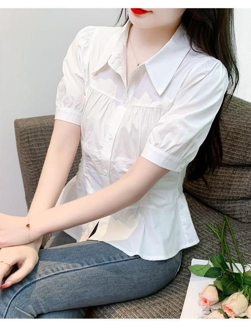 韩版小领白色上衣怎么搭配什么裤子