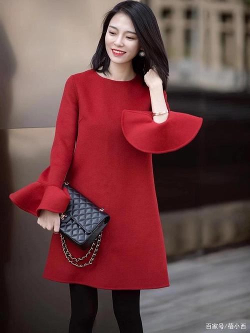 韩版红色连衣裙长款外套怎么搭配衣服