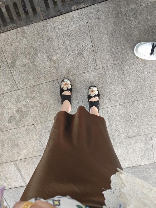 土色鞋子怎么搭配
