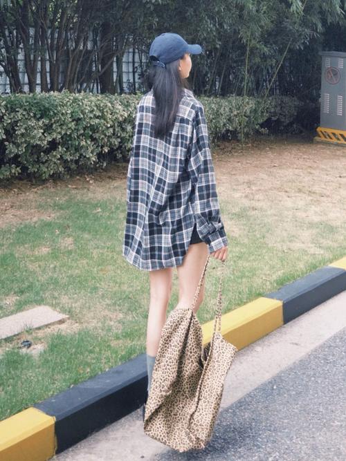 女黑白格子衬衫怎么搭配图片